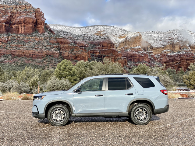 2023 honda pilot vs passport