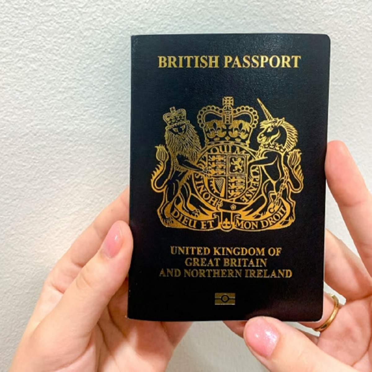 british passport colour