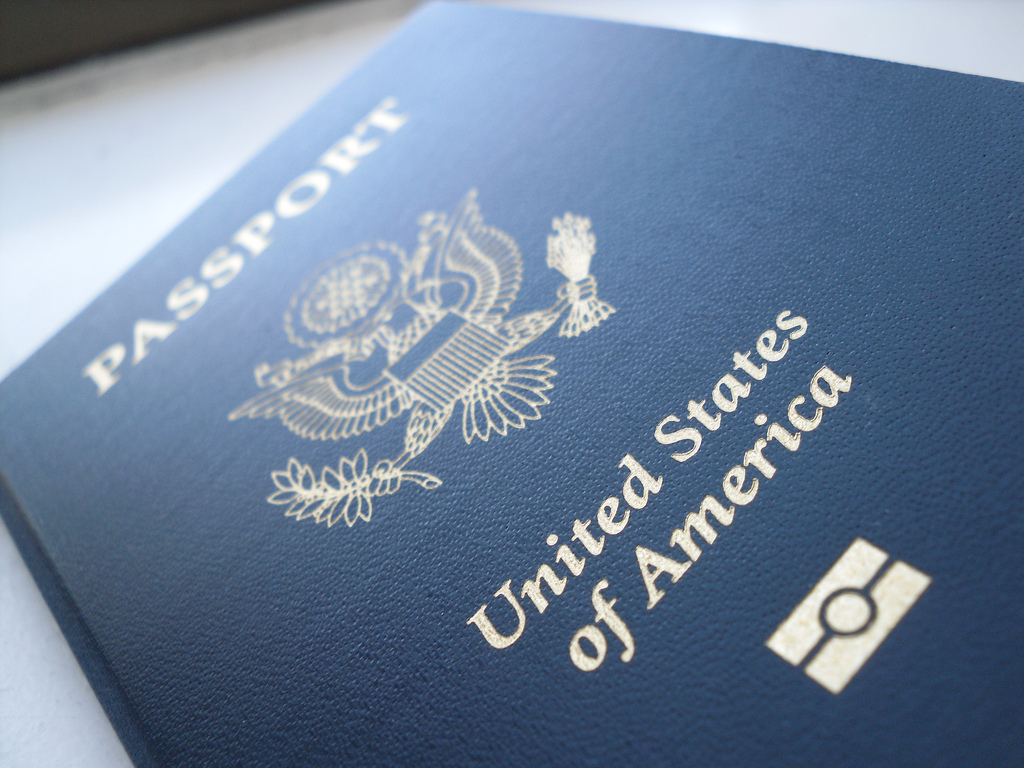 can a us citizen enter the us without a passport