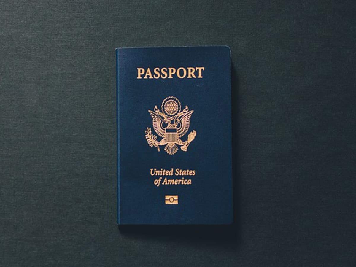 can green card holder get us passport