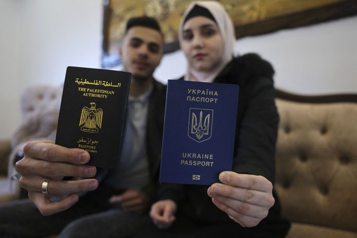 can palestinians get passports