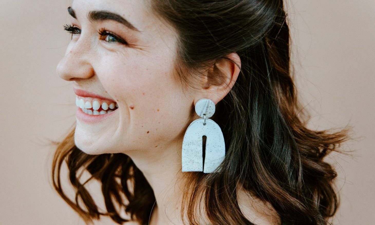 can you wear earrings in passport photo