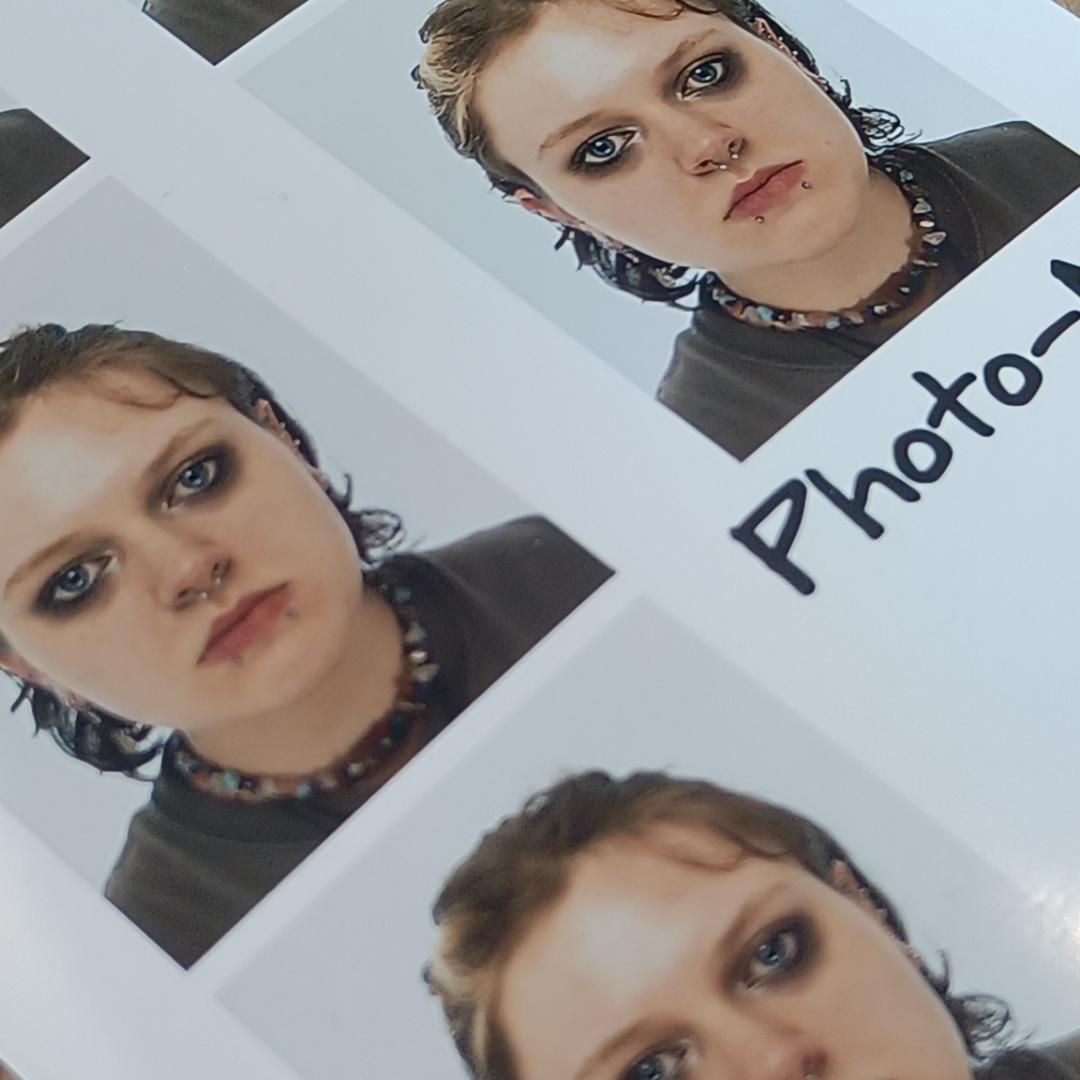 can you wear earrings on a passport photo