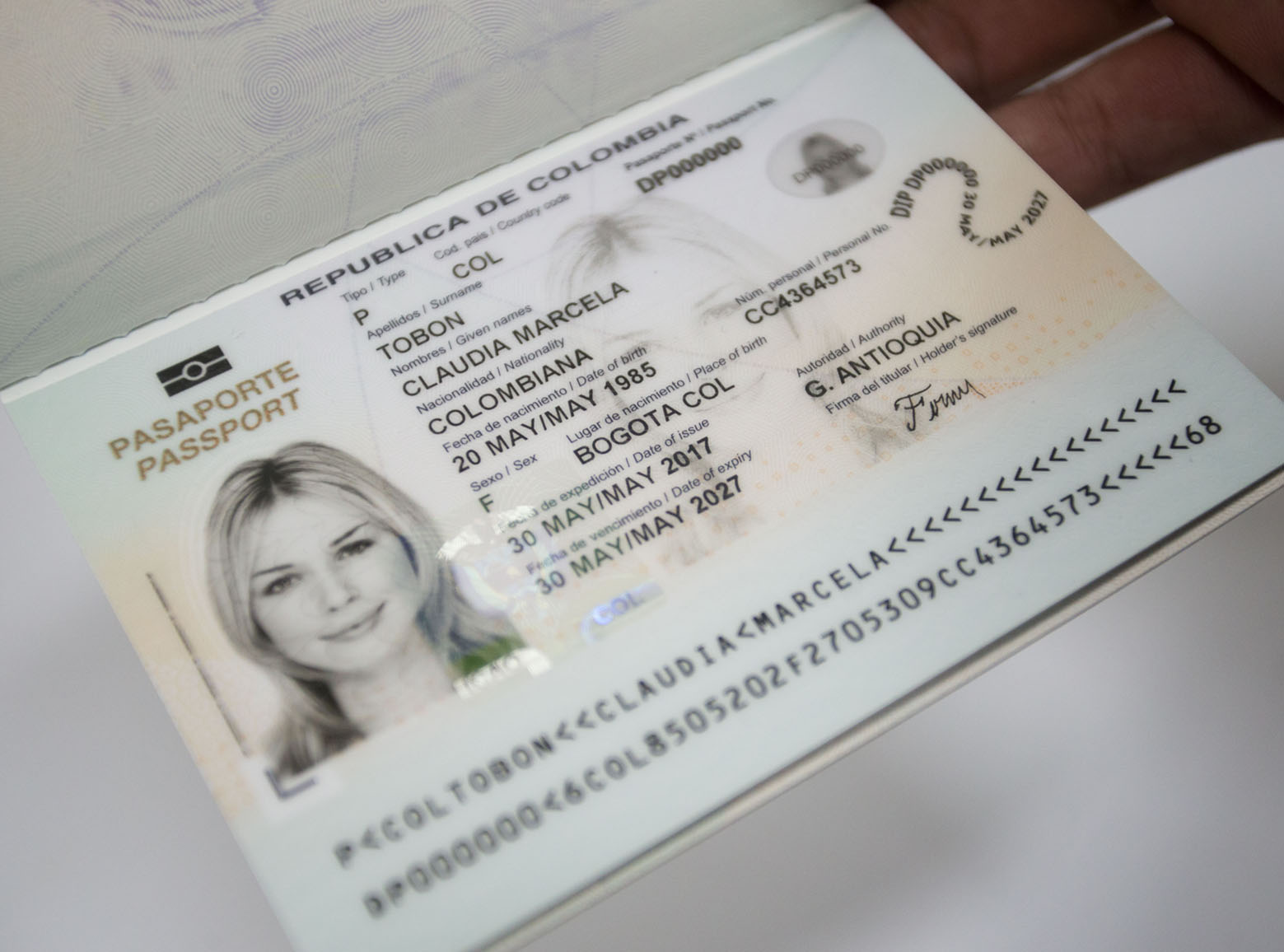 colombia passport requirements