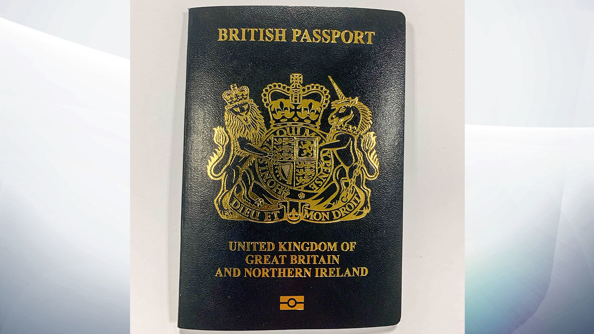 colour of uk passport