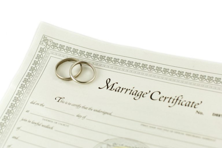 do i need marriage certificate for passport