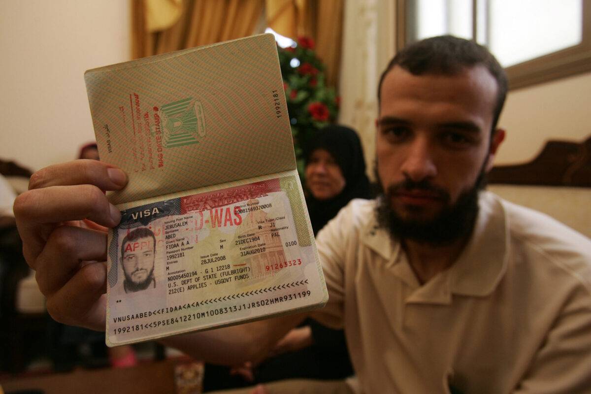 do palestinians have passports