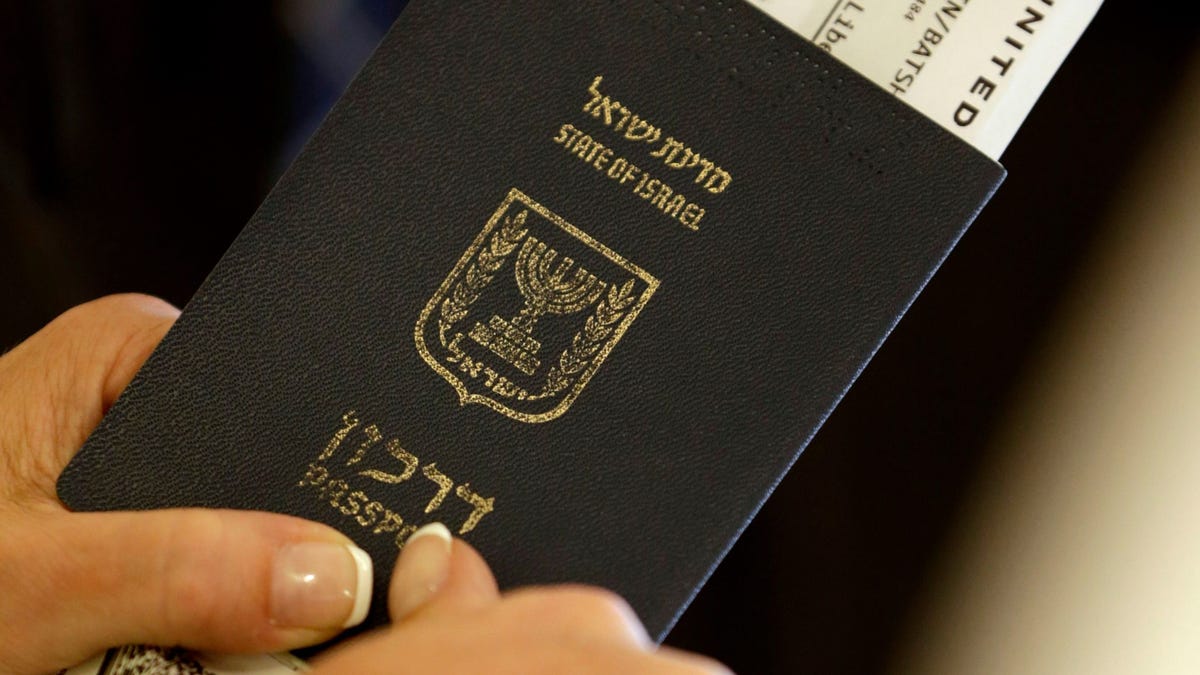 do palestinians have passports