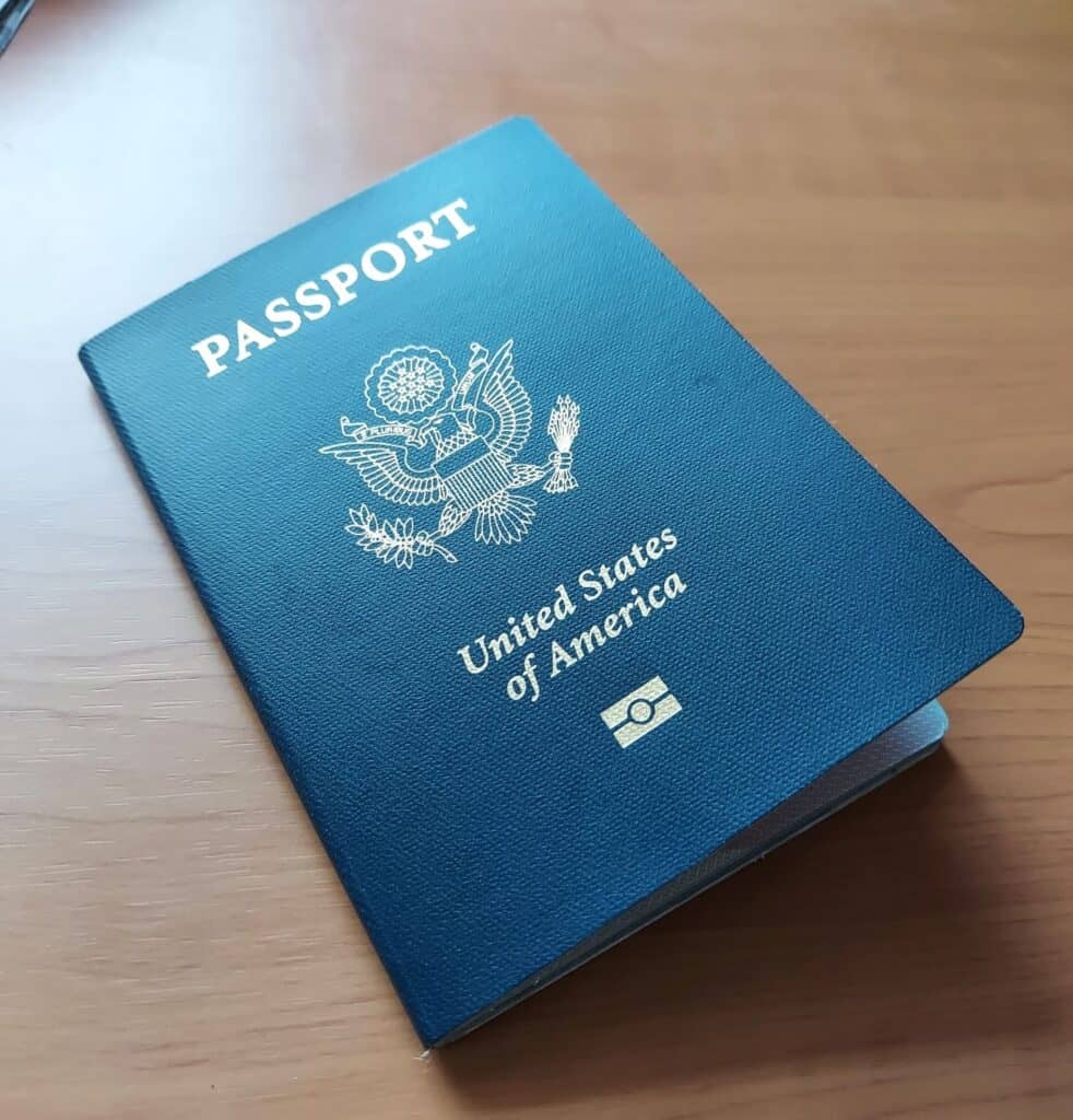 do us citizens need a passport to enter canada