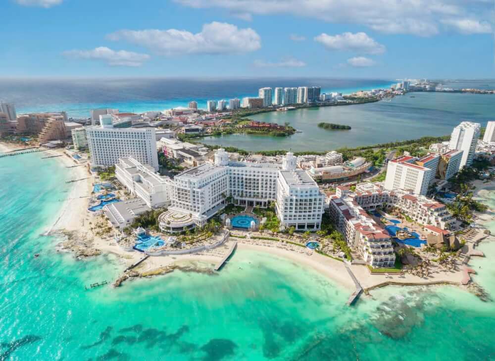 do you need a passport to cancun mexico