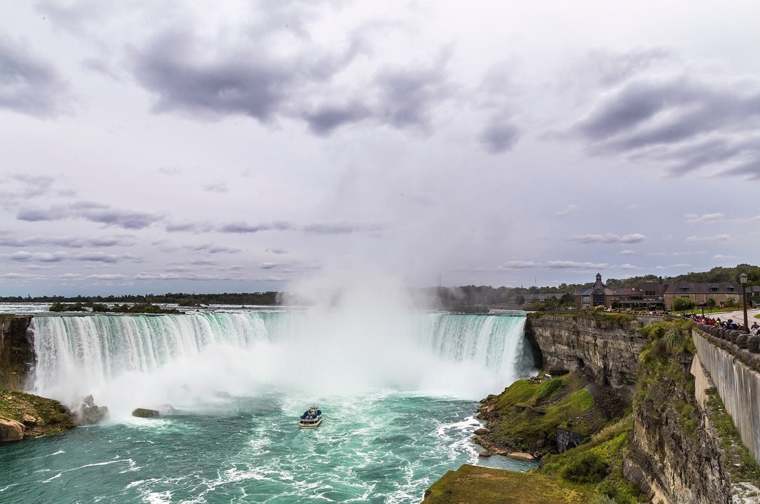 do you need passport to go to niagara falls canada