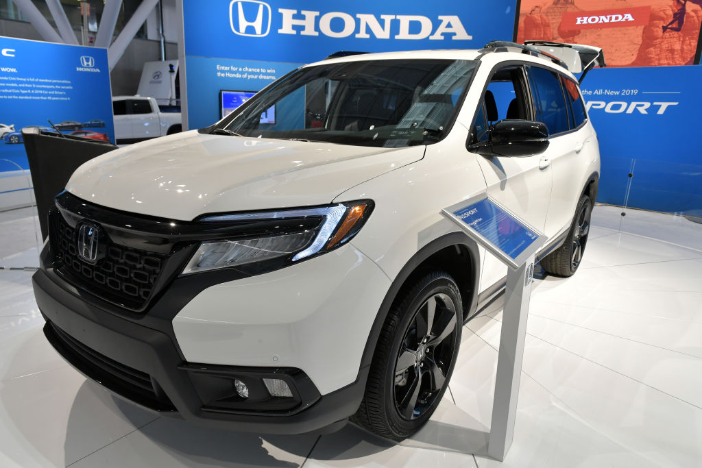 does the honda passport have a third row