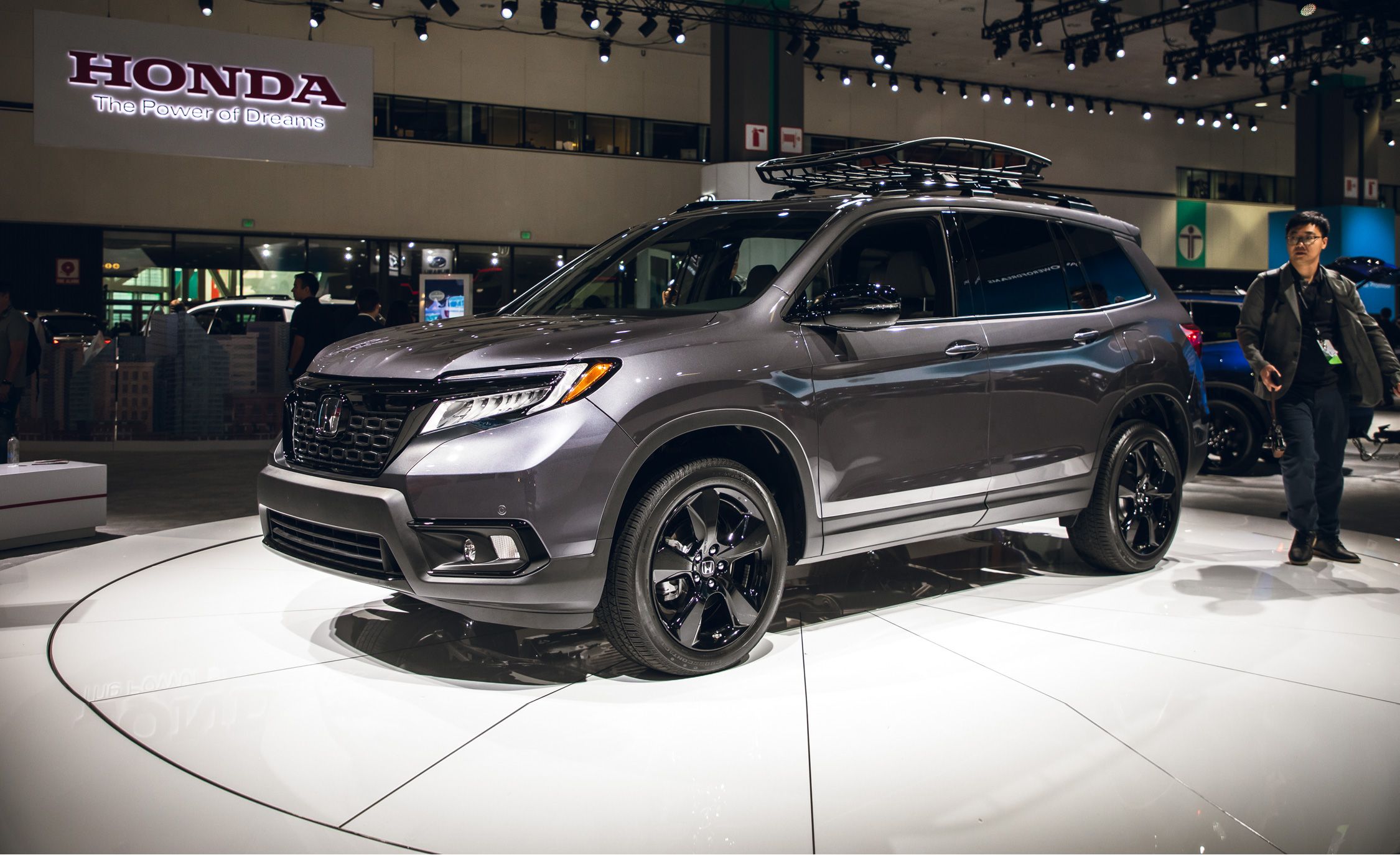 does the honda passport have a third row