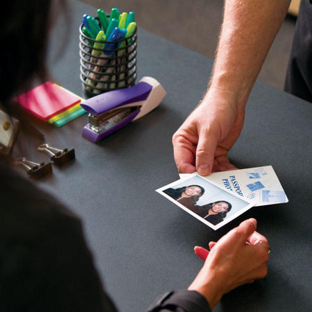 does the ups store do passport photos