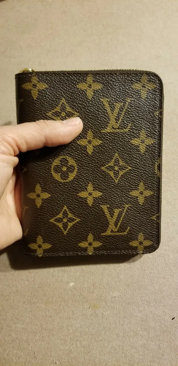 louis vuitton passport wallet