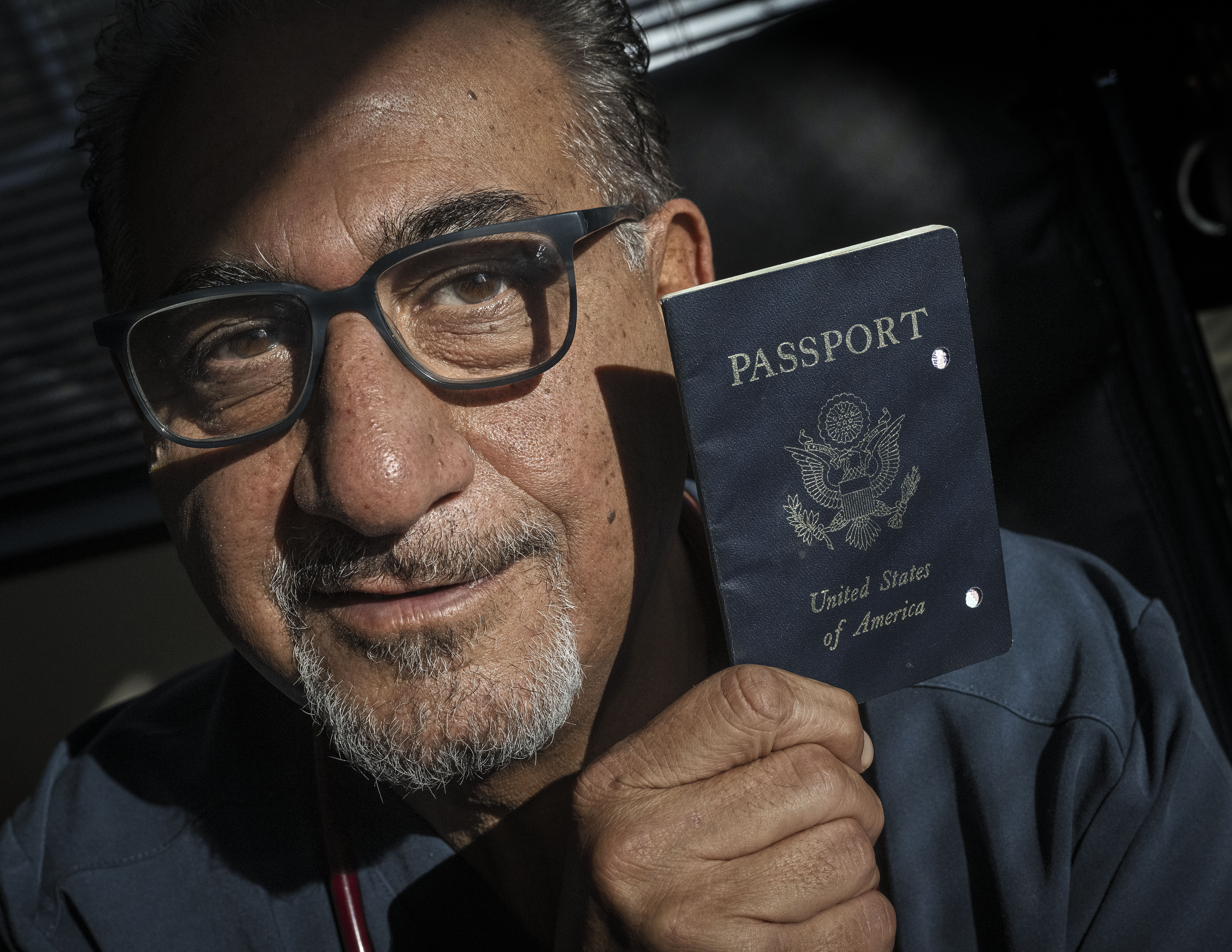 man flies to us without passport