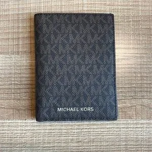 michael kors passport