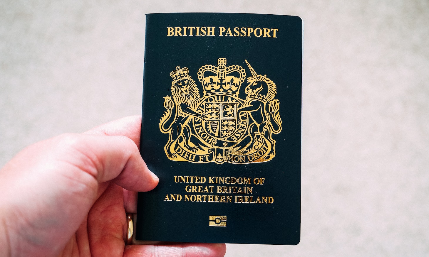 minimum passport validity to enter uk