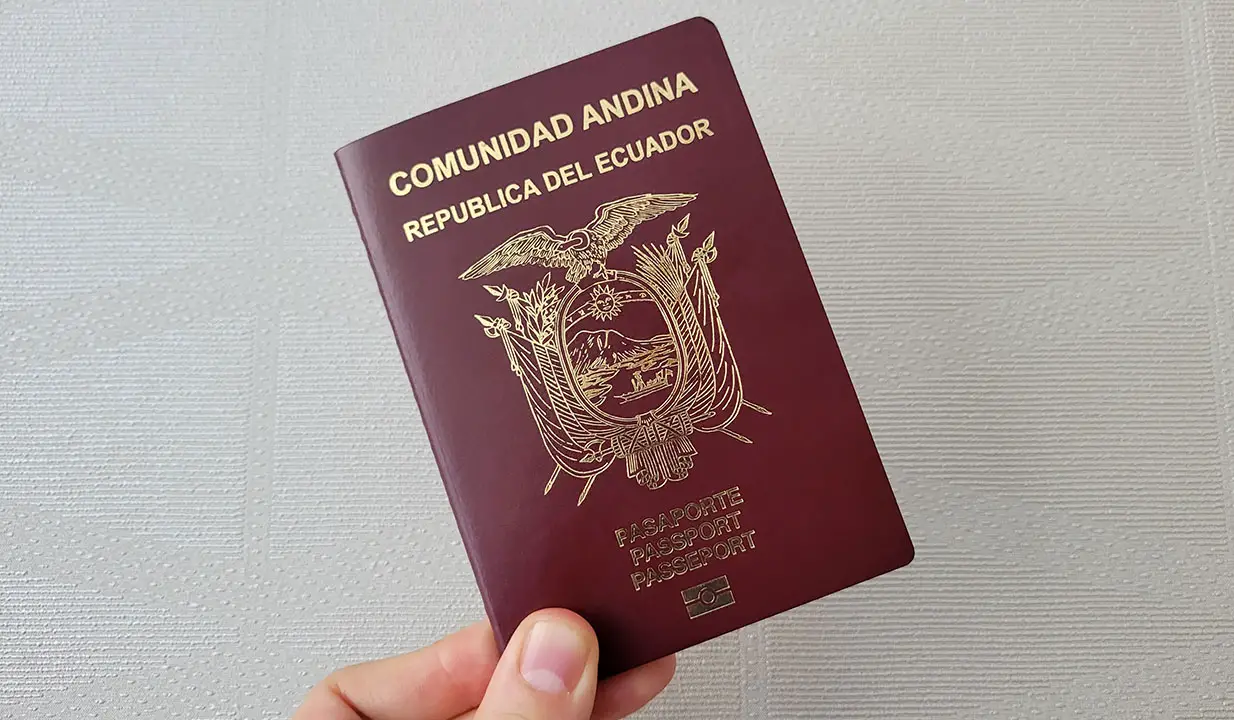 passport ecuador