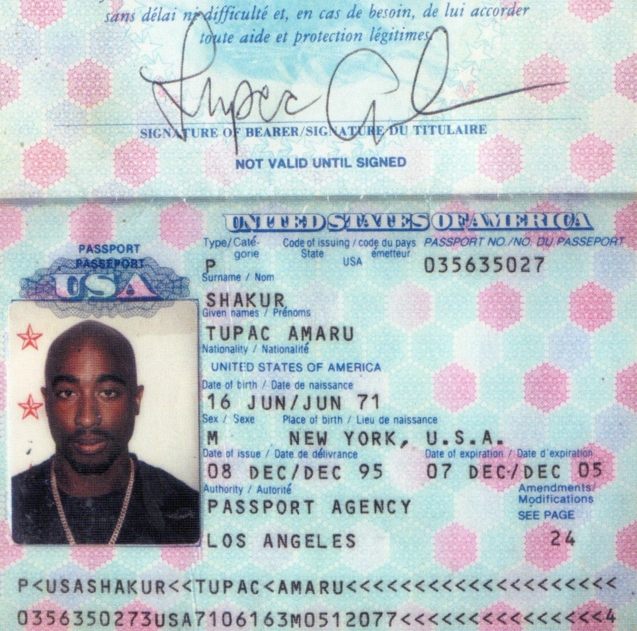 passport signature page