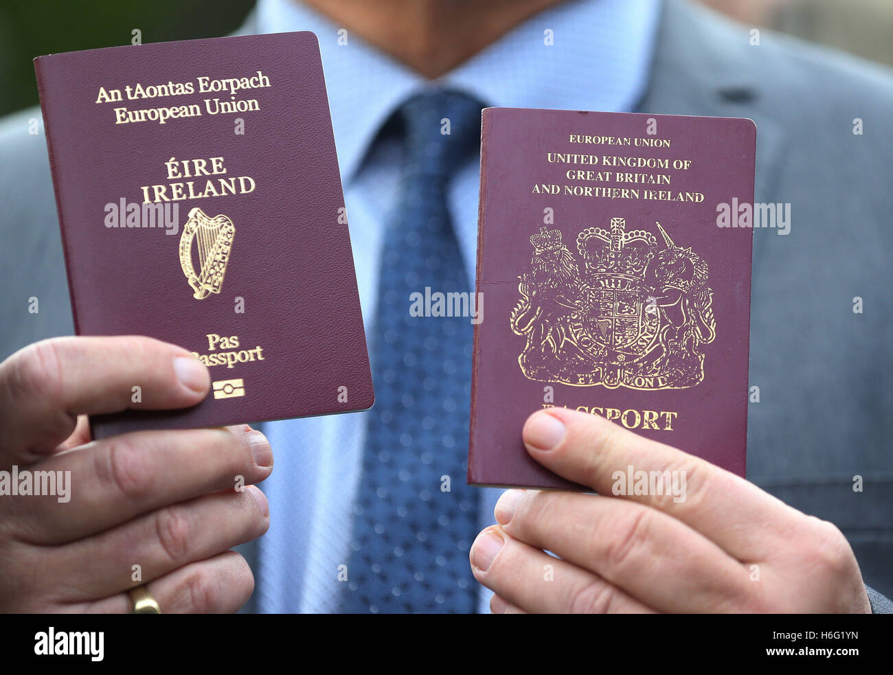 republic of ireland passport photo requirements