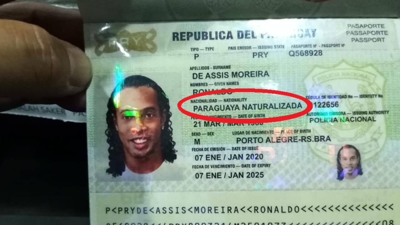 ronaldinho passport