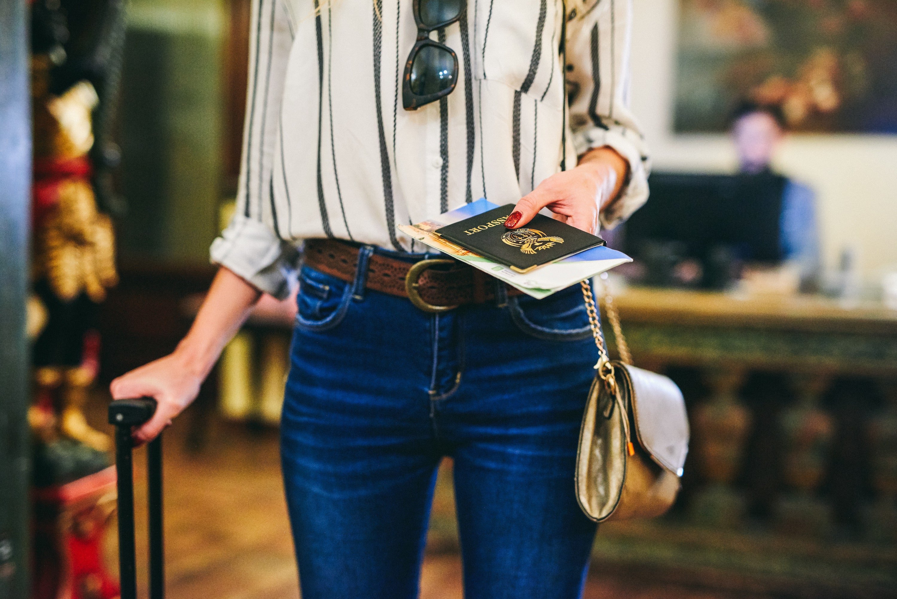 what to wear for passport photo woman